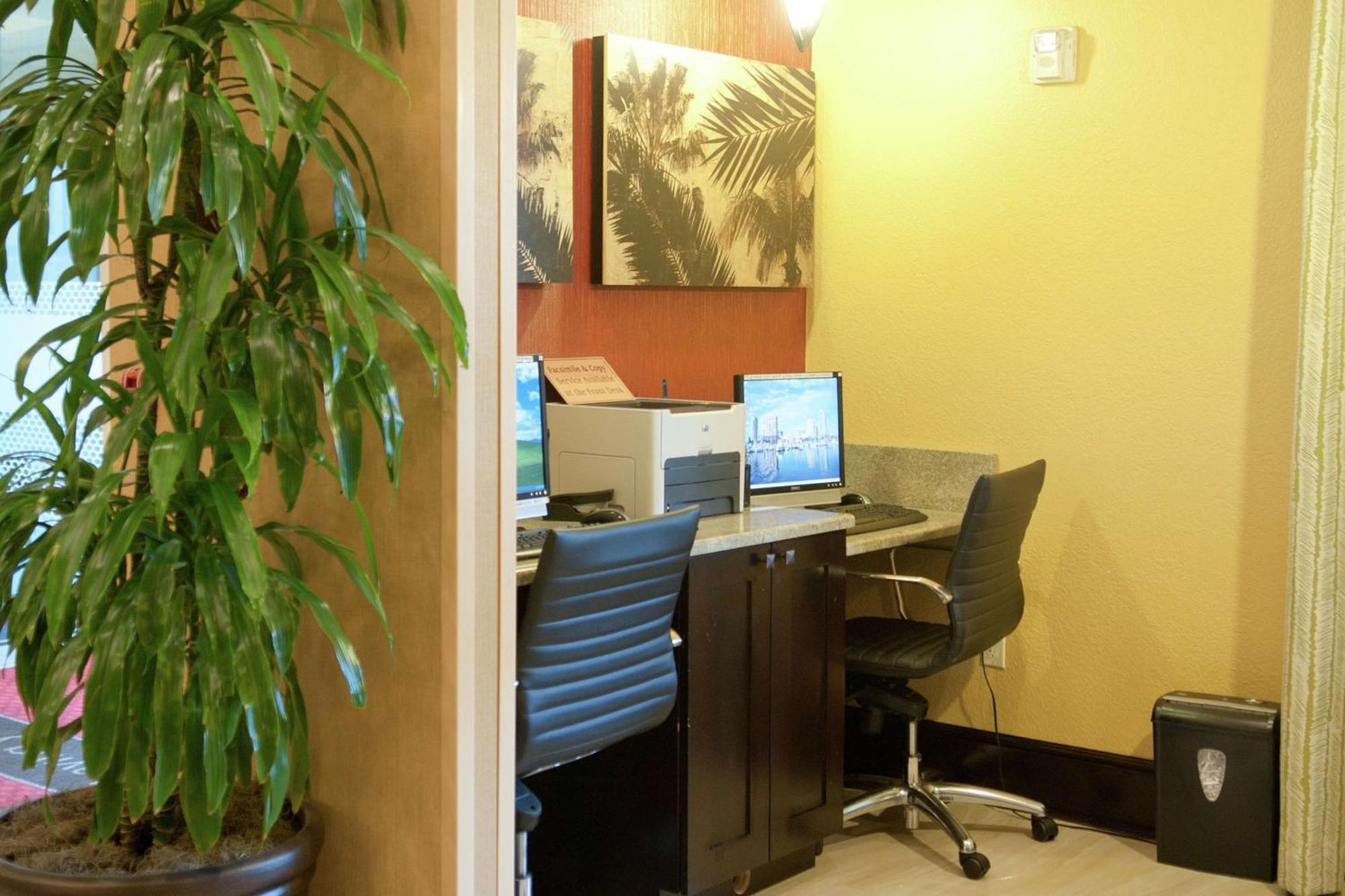 Hampton Inn & Suites St. Petersburg/Downtown Екстер'єр фото