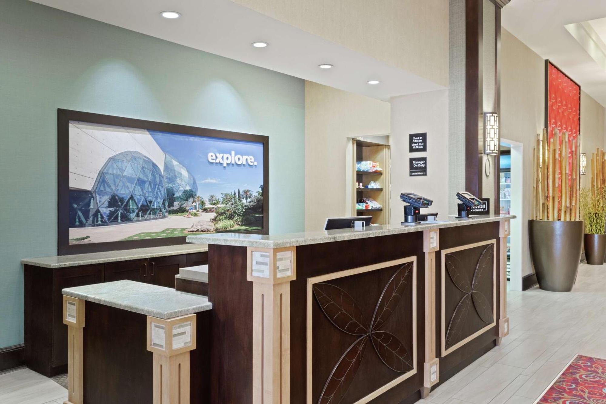 Hampton Inn & Suites St. Petersburg/Downtown Екстер'єр фото