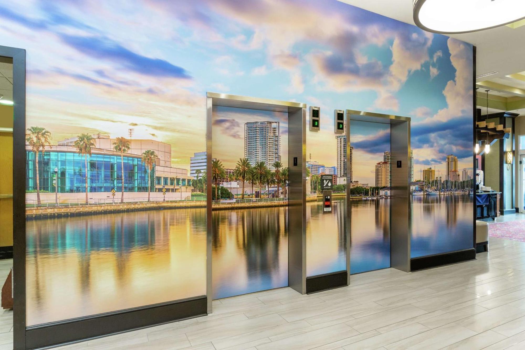 Hampton Inn & Suites St. Petersburg/Downtown Екстер'єр фото
