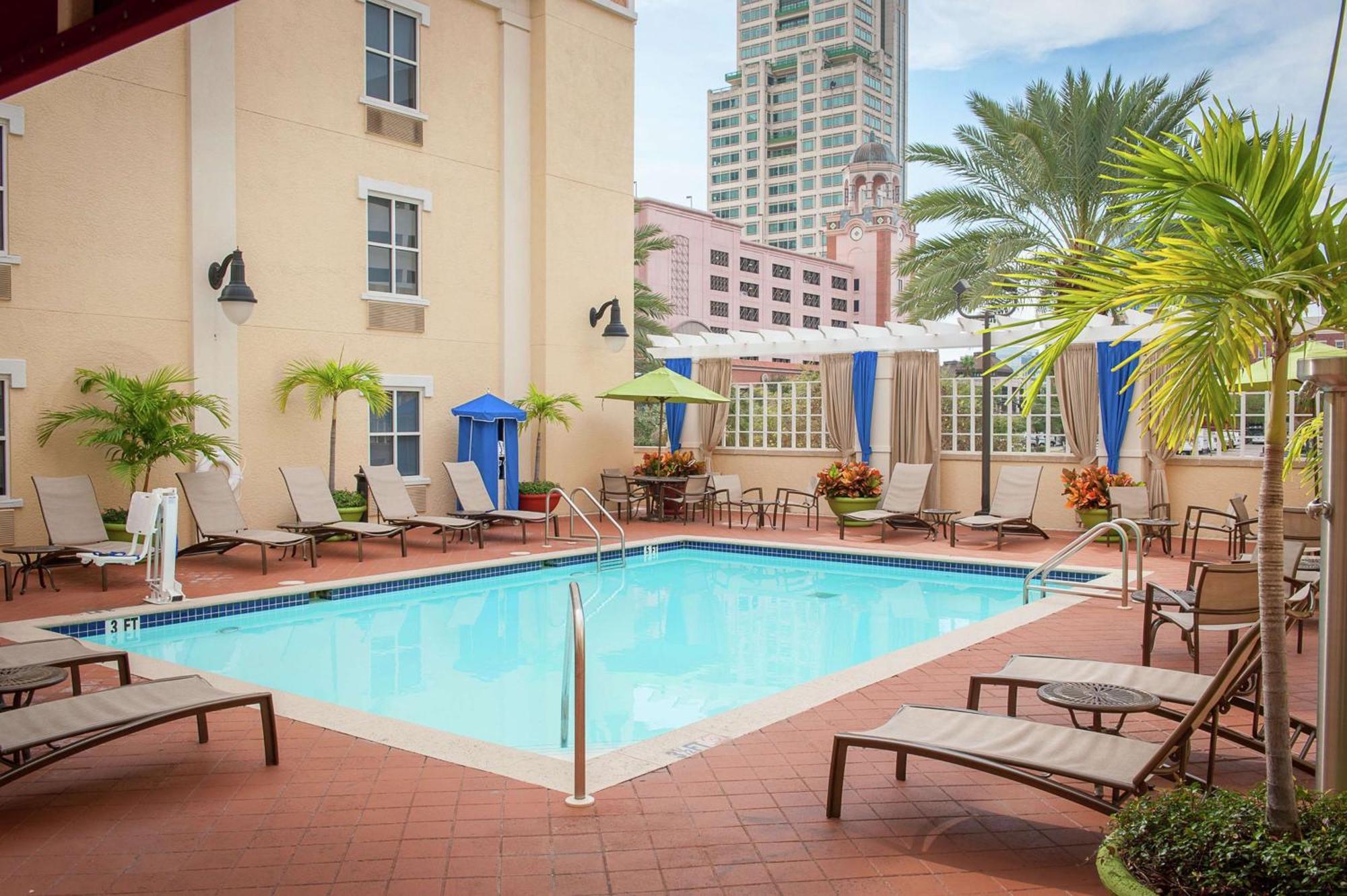 Hampton Inn & Suites St. Petersburg/Downtown Екстер'єр фото