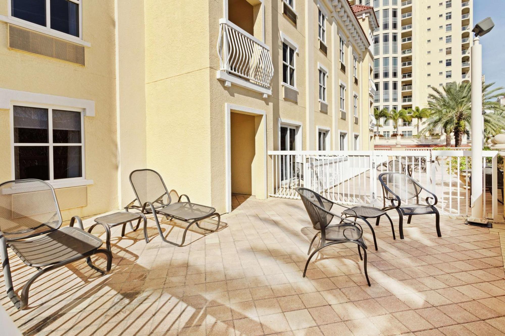 Hampton Inn & Suites St. Petersburg/Downtown Екстер'єр фото