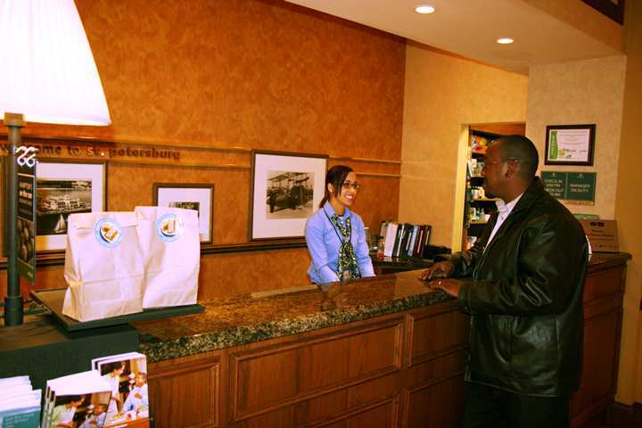 Hampton Inn & Suites St. Petersburg/Downtown Екстер'єр фото